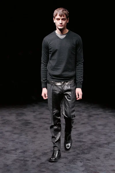Look 10